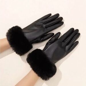 Elegant Black Fur-Trimmed Gloves